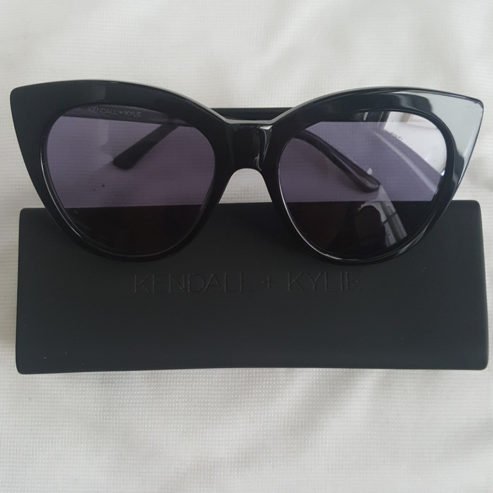 Kendall + Kylie Cat Eye Sunglasses - Black